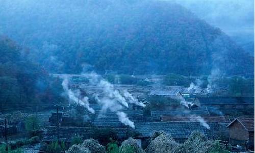 用肥沃炊烟袅袅依山傍水造句_肥沃炊烟袅袅依山傍水造句乡村